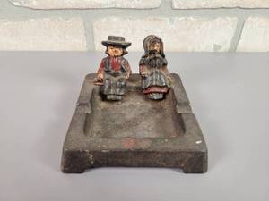 lot 406 image: Vintage WILTON Prod. Cast Iron Amish Couple Ashtray