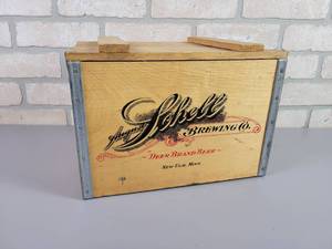 lot 412 image: Schells Deer Brand Beer 12-Bottle Crate - New Ulm, MN