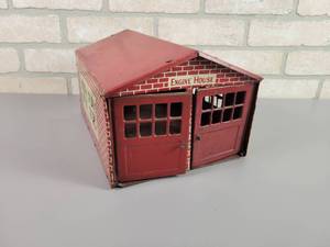 lot 414 image: Vintage Tin Litho Engine House Garage