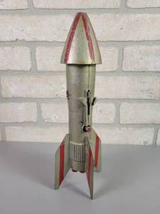 lot 416 image: 1960s ASTRO Mfg. Diecast Rocket Coin Bank