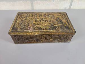 lot 426 image: Richmond Cavendish Co. PIONEER Pipe Tobacco Tin Box