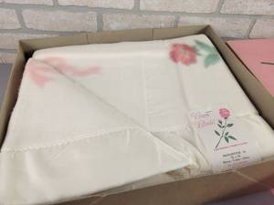 lot 437 image: Vintage NOS Beacon Blanket in Original Box