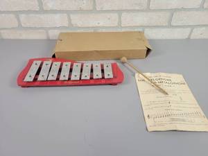 lot 451 image: 1940s Schoenhut Metallophone w Original Box