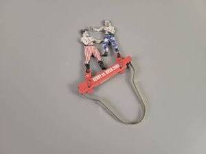 lot 463 image: Schylling Tin John Kerry vs. George Bush 2004 Toy