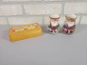 lot 466 image: Wood Carved Trinket Box and Santa Claus Salt & Pepper Shakers