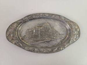 lot 469 image: Antique A.C. Bosselman MN State Capital Souvenir Plate