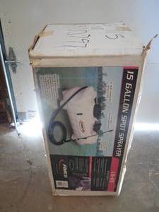lot 2 image: 12V 15 Gallon Sport Sprayer