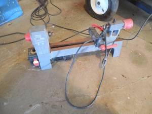 lot 3 image: Mini Wood lathe