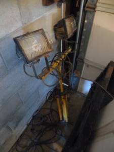lot 4 image: Tri Pod Double halogen work light