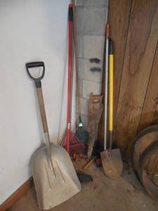 lot 13 image: Long handle tool Lot