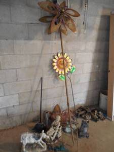 lot 14 image: Assorted yard ornament lot