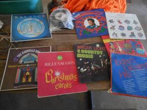 lot 18 image: Assorted Vinyl Records - Elvis