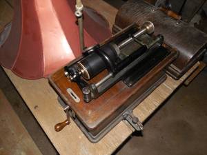 lot 26 image: Edison Antique 1905 Phonograph