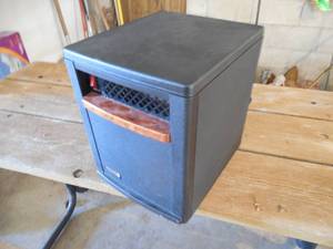 lot 29 image: Electric space heater
