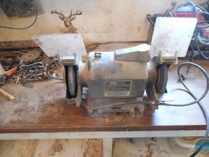 lot 39 image: Craftsman 14hp Bench Grinder