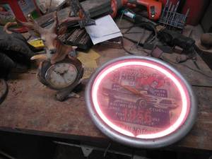 lot 42 image: Antique Neon Clock