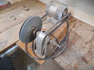 lot 50 image: Electric Buffer bench