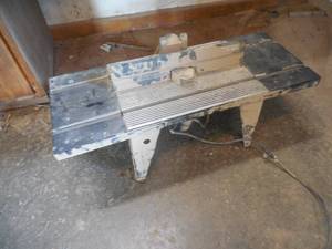 lot 52 image: Router with table