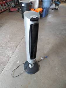 lot 72 image: Fan
