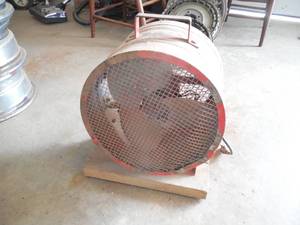 lot 75 image: Barn Fan