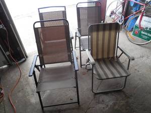 lot 76 image: (4) patio chairs