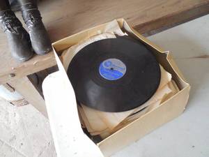 lot 79 image: Huge box lot of vinyl records