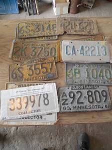 lot 80 image: Antique license plate collector lot