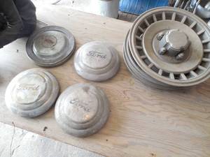 lot 81 image: Classic Hub Cap lot