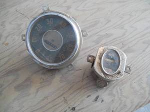 lot 82 image: Ford Mustang Speedo, Radio & Another Speedo.
