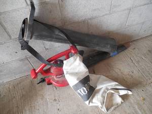 lot 90 image: Toro Blower  Vac