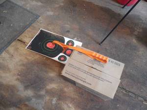 lot 114 image: Clay pigions , Thrower & targets