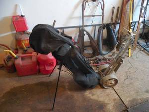 lot 115 image: Set of golf clubs with bag and cart