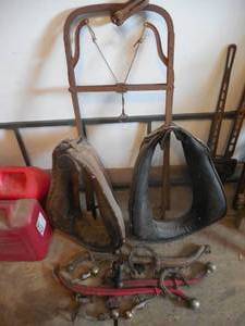 lot 116 image: Vintage Horse Collor, Bars , end Pieces