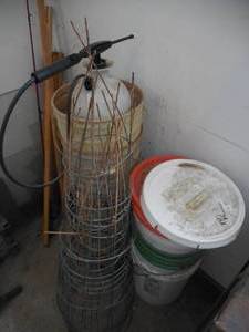 lot 120 image: 5 gallon pail lot with tomato cages