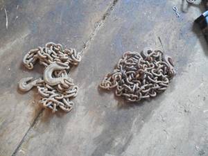lot 130 image: 2 10 38 Log Chains