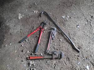 lot 167 image: 2 Pipe Wrench , Bolt Cutter , Pry Bar Tool Lot