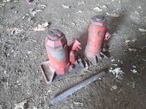 lot 171 image: 2 Heavy duty Bottle Jacks