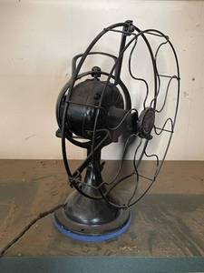 lot 181 image: Antique Hunter Electric Fan