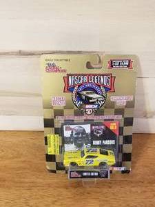 lot 4 image: Hot Wheels
