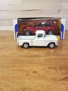 lot 14 image: Replica Model Truck, Car