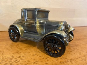 lot 115 image: Diecast Car Banks