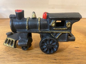 lot 133 image: Cast Iron Train