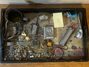 lot 137 image: Tray of Treasures