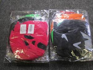 2 packages of 3 windsocks ...