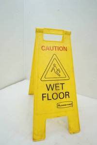 Rubbermaid wet floor sign