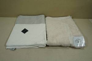 lot 8 image: 2 New Bathroom Towels