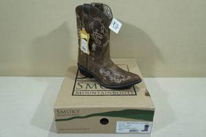 lot 78 image: Smoky Mountain Boots -Kids Size 3, BrownTan