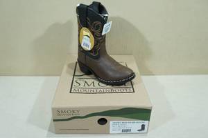 lot 79 image: Smoky Mountain Boots -Little Kids Size 10.5, BrownBlack