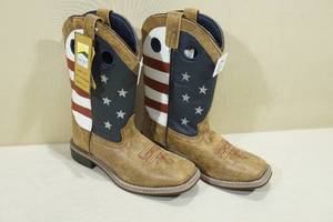 lot 80 image: Smoky Mountain Boots -Kids Size 4.5, American Flag