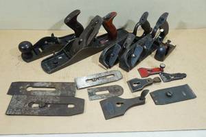 lot 118 image: Assorted Vintage Wood Hand Planes and Accessories